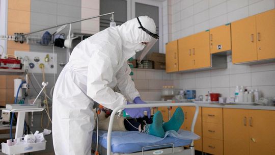 1 267 nowych przypadków zakażenia koronawirusem w Polsce. Zmarło 209 chorych