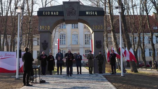 1,7 tys. podpisów sprzeciwu, a Łuk Triumfalny jest. Dawno nic tak nie podzieliło mieszkańców