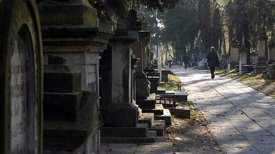 1 listopada: Dojedziesz darmową linią na cmentarz (rozkład)