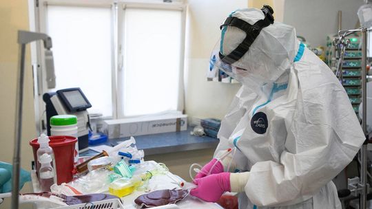 10 099 nowych przypadków zakażenia koronawirusem w Polsce. Zmarło 114 chorych