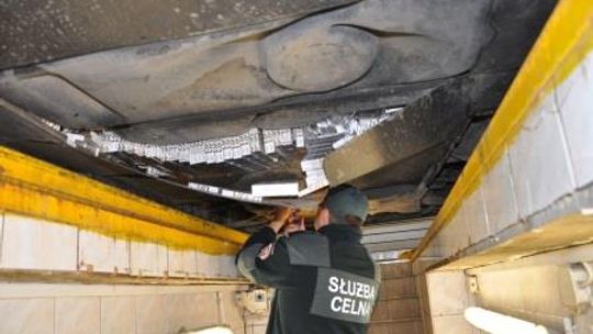 10 tys. paczek papierosów ukrył w podwoziu