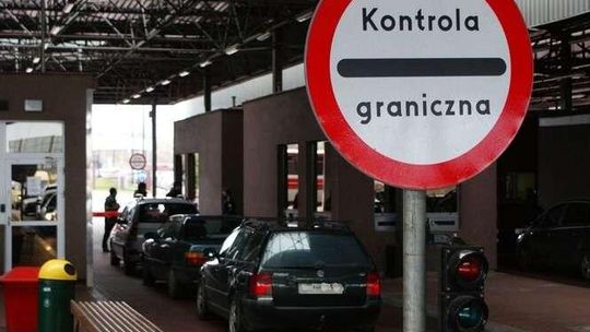 100 dolarów nie skusiło celnika. Nie dał się skorumpować