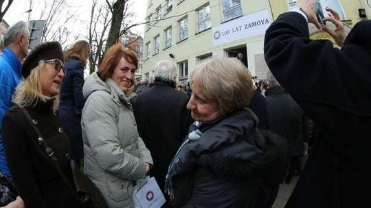 100 lat Zamoya. Absolwenci wrócili do klas po latach (zdjęcia)