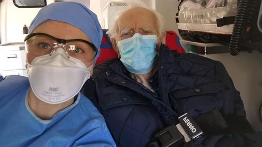 100-letni pacjent wyzdrowiał z Covid-19. To były partyzant i strażak