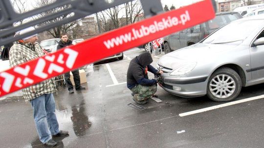 1000 aut ma nowe ramki pod tablice. Jeszcze można wymienić