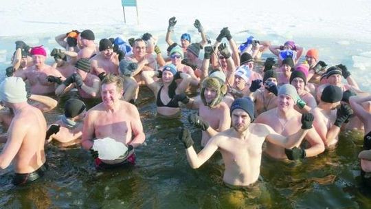 1000 igiełek energii i żadnych chorób. Jak zostać morsem i jak przygotować się do kąpieli?