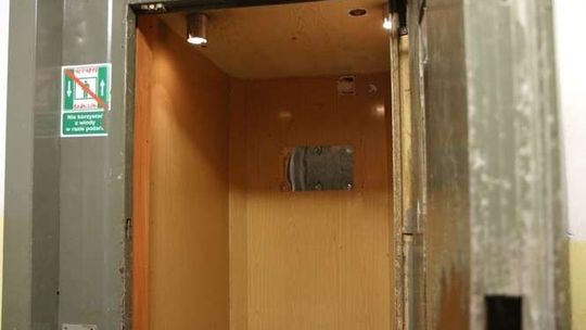 11-latek miał wrócić od babci do domu. Znaleźli go w windzie