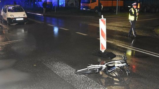 11-latka z rowerem na pasach. Nagle wjeżdża w nią daewoo