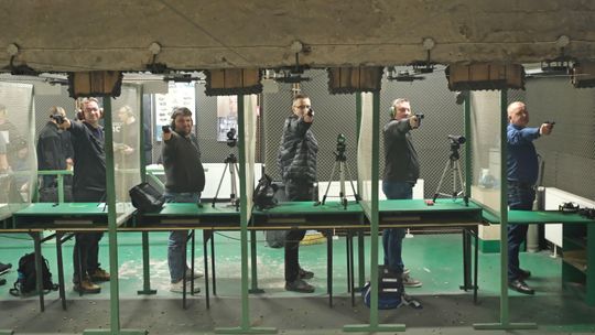 11 Listopada świętowali z bronią w ręku. Wiemy, kto wystrzelał Puchar Niepodległości