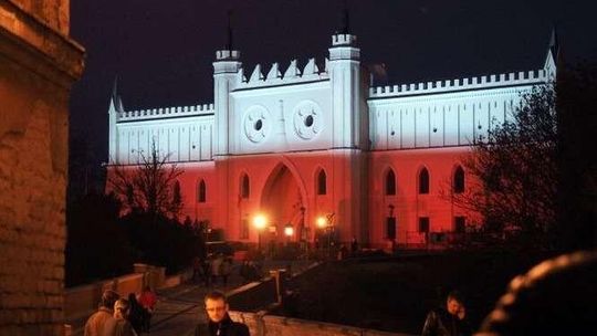 11 listopada w Lubelskiem: Biało-czerwony zamek i wojsko na ulicach (zdjęcia, wideo)