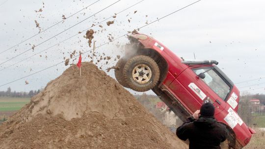 11. rajd samochodów terenowych w Ciecierzynie  (wideo, zdjęcia)