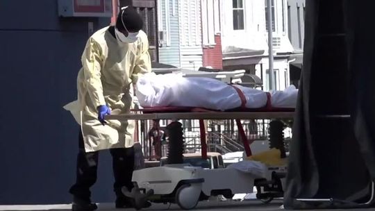 1169 osób zmarło w USA w ciągu doby z powodu koronawirusa