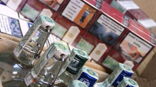 1185 paczek papierosów i 33 l alkoholu bez polskich znaków skarbowych akcyzy