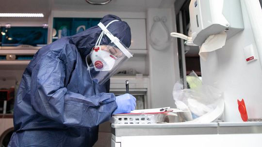 12 168 nowych przypadków zakażenia koronawirusem w Polsce. Zmarło 568 chorych