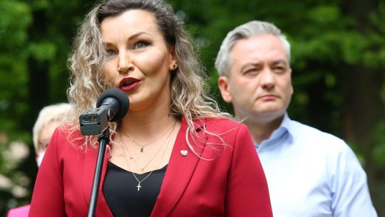 „12 916 oszukanych wyborców”. Ostre komentarze po przejściu Moniki Pawłowskiej do Gowina