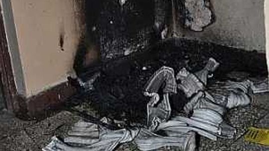 12 i 13 latek spalili wózek i klatkę schodową