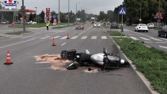12-latek chciał przejść przez jezdnię. Doszło do wypadku, uderzył w niego motocykl