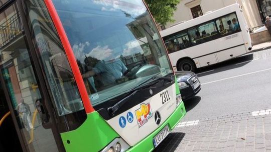 12 listopada. Według jakiego rozkładu jeżdżą autobusy i trolejbusy?