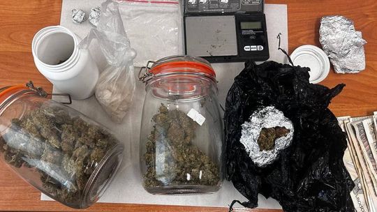1200 działek narkotyków mniej na ulicach. Marihuana, mefedron i gotówka w rękach policji 