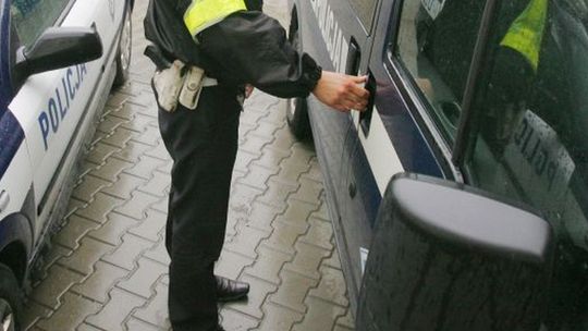 13 i 14-latek napadli na starszą kobietę