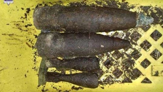 13-latkowie bawili się w lesie. Znaleźli niewybuchy