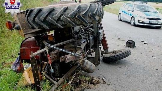 14-latek jechał traktorem, na błotniku siedział 13-letni brat