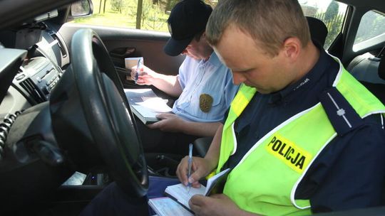 14-latek prowadził samochód. \"Syn jest dobrym kierowcą. Jeździ od 8 roku życia\"