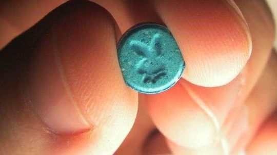 14-miesięczny chłopiec zażył tabletkę ecstasy. Wyjął ją z torebki cioci?