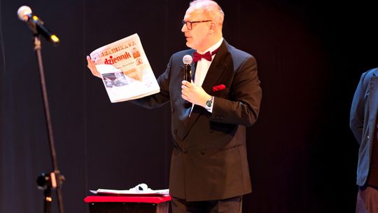 Zamknięcie kapsuły czasu podczas jubileuszu 140-lecia Teatru im. Juliusza Osterwy w Lublinie. W pojemniku znalazły się m.in. bilet na jubileuszowy spektakl, list dyrektora oraz piątkowe wydanie „Dziennika Wschodniego”