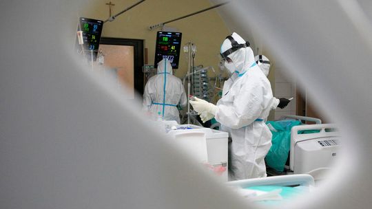 15 002 nowe przypadki zakażenia koronawirusem w Polsce. Zmarło 156 chorych