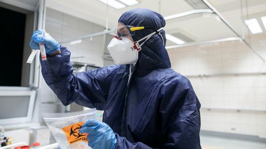 15 362 nowe przypadki zakażenia koronawirusem w Polsce. Zmarło 674 chorych