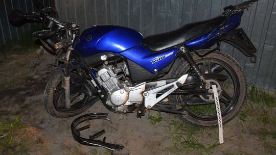 15-latek wsiadł na motocykl.  Zjechał do rowu 