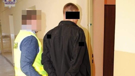 15-latka ugodzona nożem w parku. 17-latek usłyszał zarzut