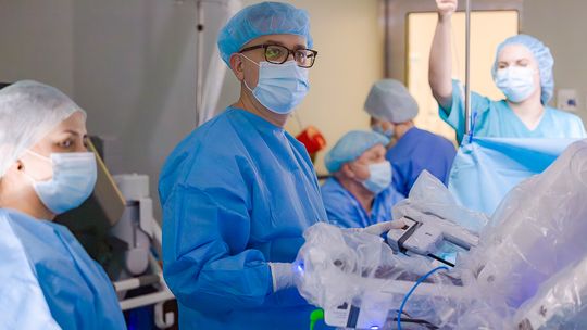 15 minut, które może uratować życie. Bezpłatne porady urologiczne w USK nr 4 w Lublinie Zabieg operacyjny w szpitalu – lekarze podczas operacji na sali zabiegowej