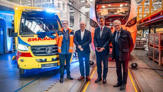 150 lat odpowiedzialności. NEWAG przekazuje nową karetkę