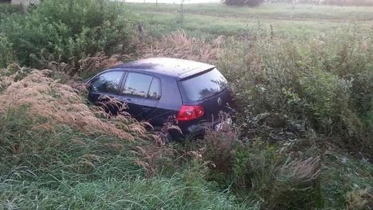 16-latek zaszalał nad jez. Białym. Ucieczka przed policją skończona w rowie