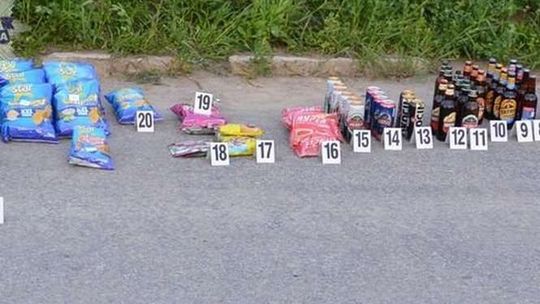 16-latki ze starszymi kolegami włamały się i okradły sklep