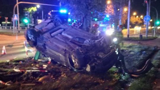 17-latek dachował samochodem w Puławach. Nie miał prawa jazdy