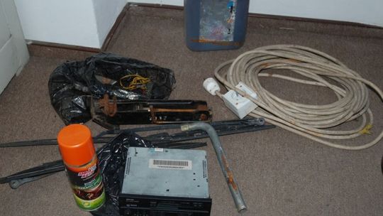 17-latek okradał volkswageny