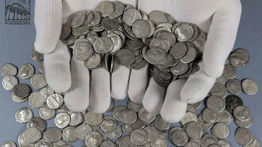 1753 srebrne denary rzymskich cesarzy znalezione na polu. "To największy skarb z okresu rzymskiego na Lubelszczyźnie"
