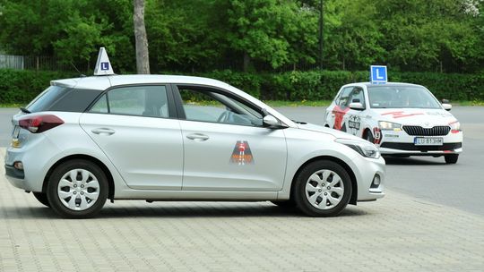 18 aut pilnie wynajmę. Co z egzaminami na prawo jazdy w Lublinie?