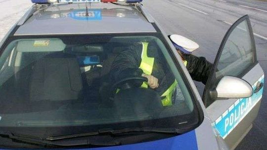 18-latek po miesiącu stracił prawo jazdy. Spowodował kolizję