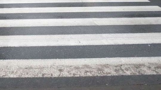 18-latek potrącił 17-letnią pieszą na przejściu