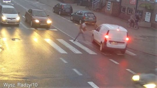 18-latek potrącił dziewczynkę na przejściu [wideo]