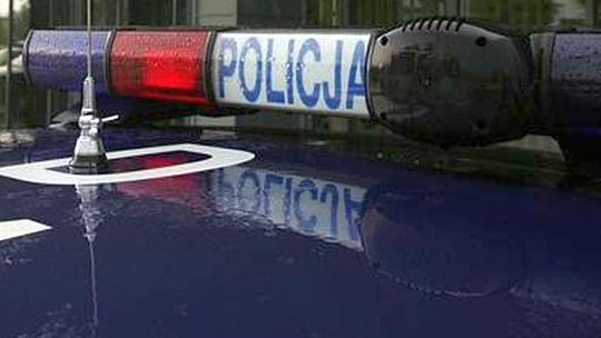 18-latek powiesił się na trzepaku, uratowali go policjanci