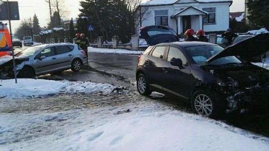 18-latka wjechała wprost pod inne auto. Prawo jazdy miała od trzech miesięcy 