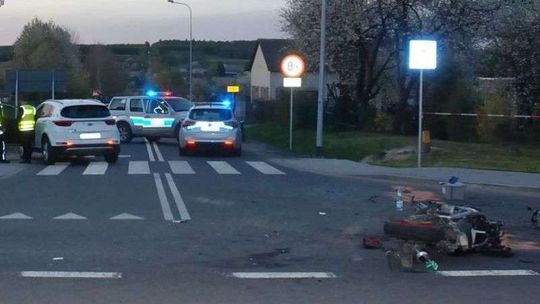 18-latka wymusiła pierwszeństwo na motocyklu? Młodzi mężczyźni poważnie ranni 