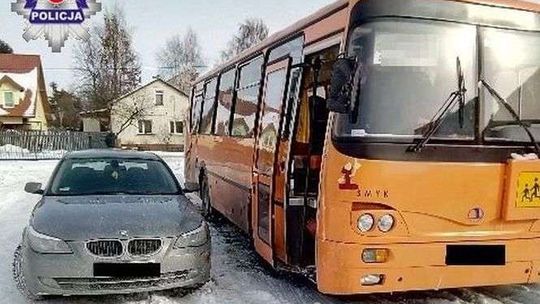 19-latek "kręcił bączki" na szkolnym placu. Tego nie przewidział 