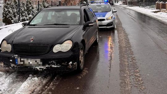 19-latek „tańczył” Mercedesem na śniegu. Skończyło się mandatem i 15 punktami karnymi