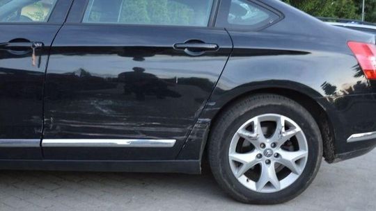 19-latek ukradł samochód burmistrza i pojechał nad jezioro Białe. "Byłem pewny, że żona się ze mną droczy"